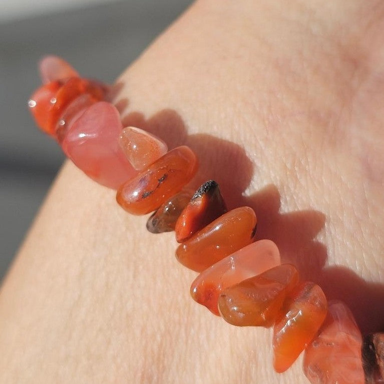 bracelet agate rouge élastique baroque pour un style unique