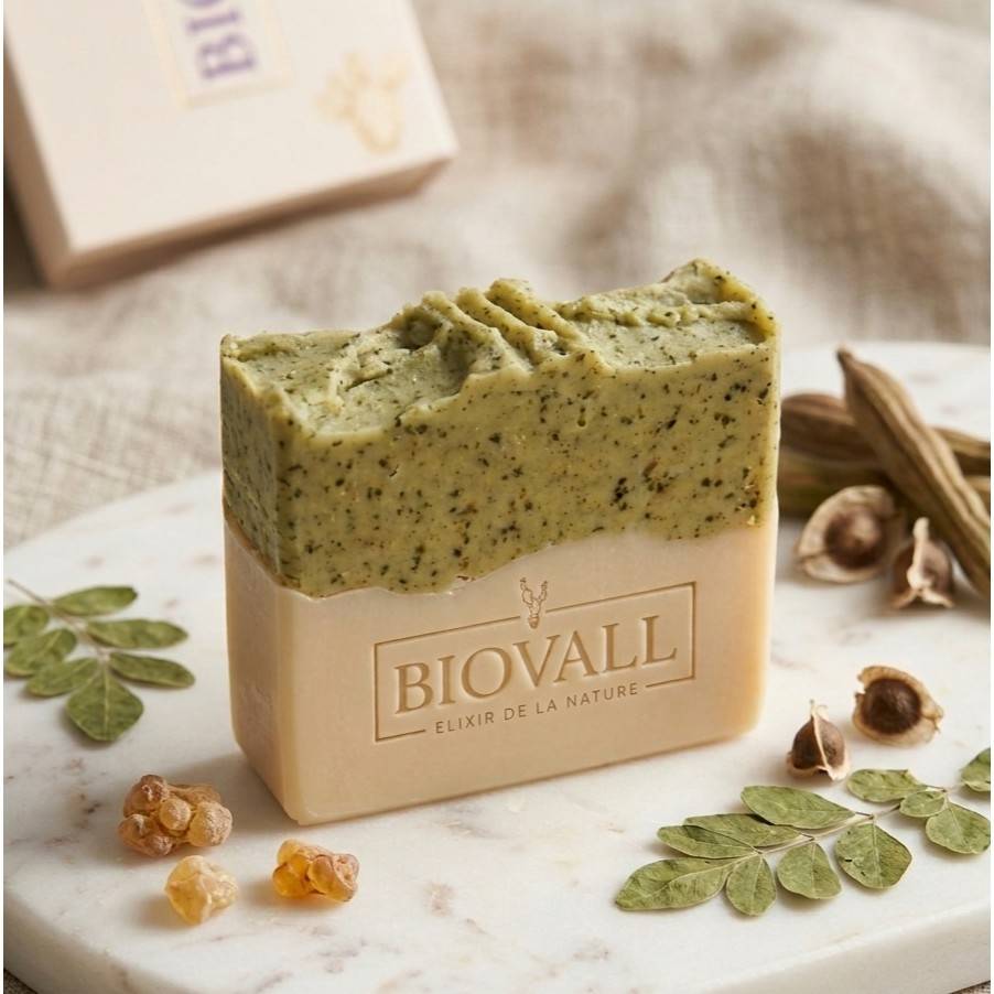 savon antirides purifiant au moringa et oliban pour une peau radieuse