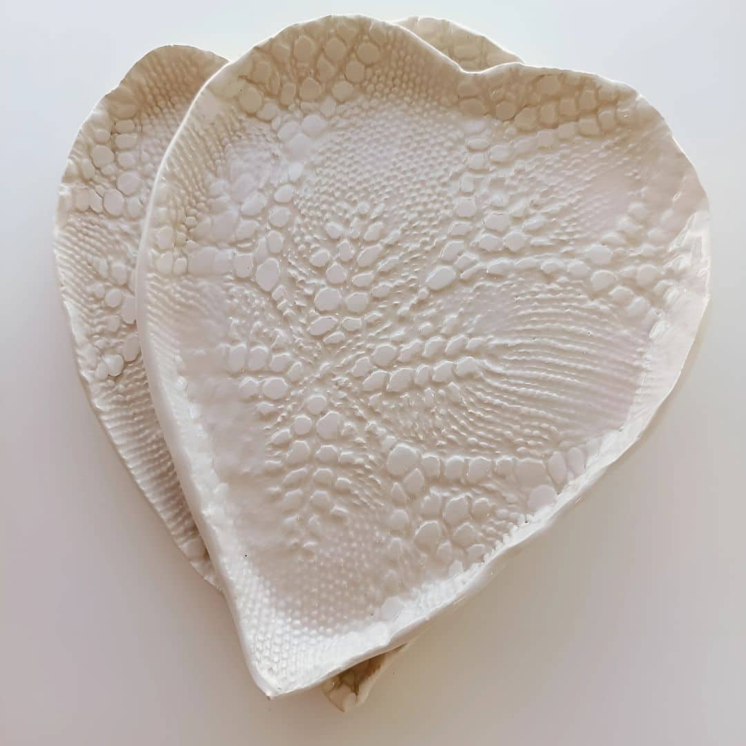 Plat en céramique forme cœur blanc - artisanat Tunisien fait main | ILEYCOM