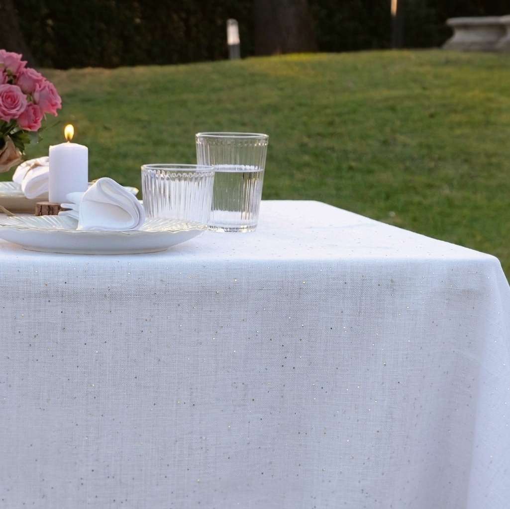 nappe élégante pour une table raffinée en blanc 250x150 cm