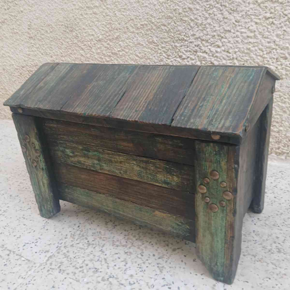 Coffre en bois élégant pour un rangement stylé et pratique