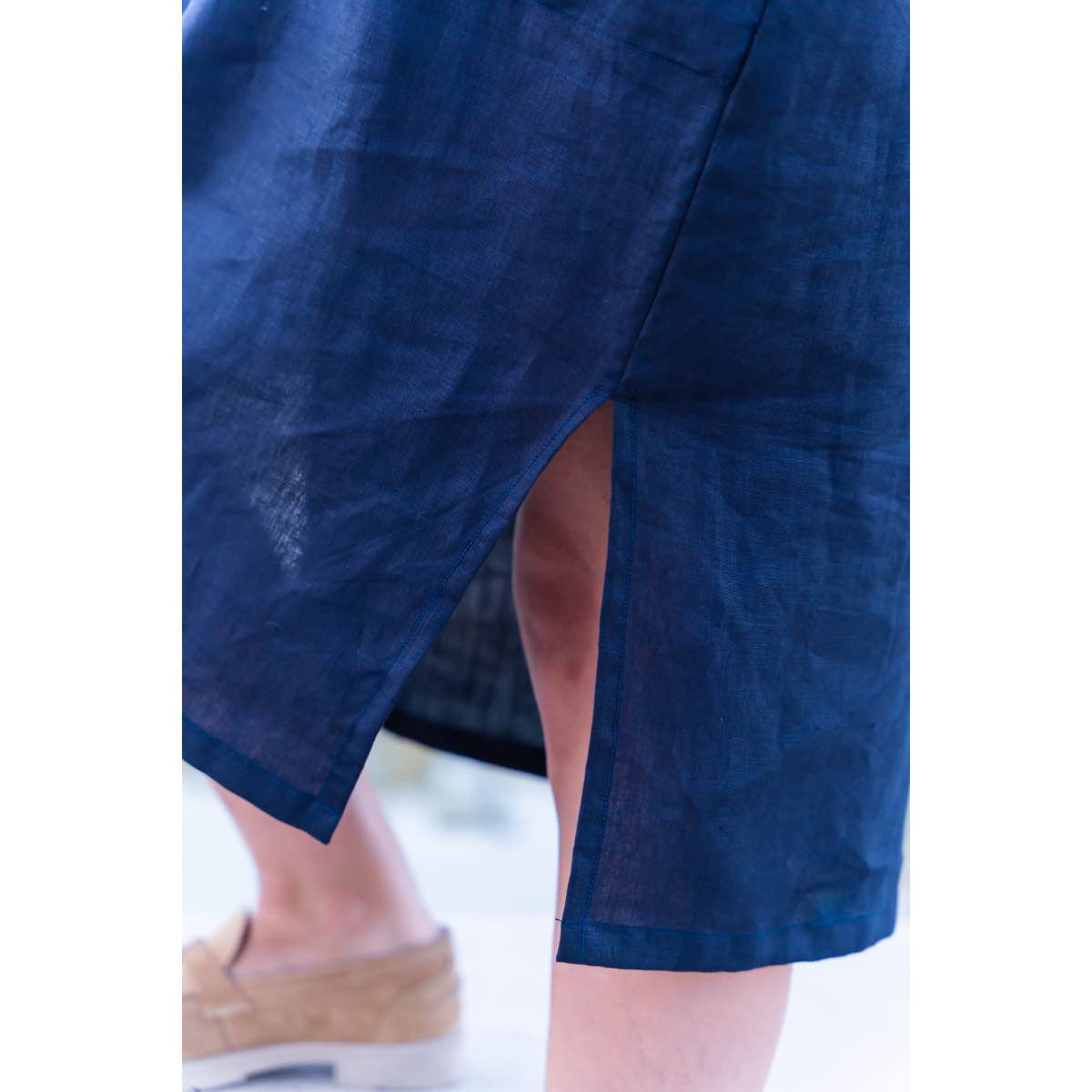 Blouze bleue brodée à la main pour un style unique et chic