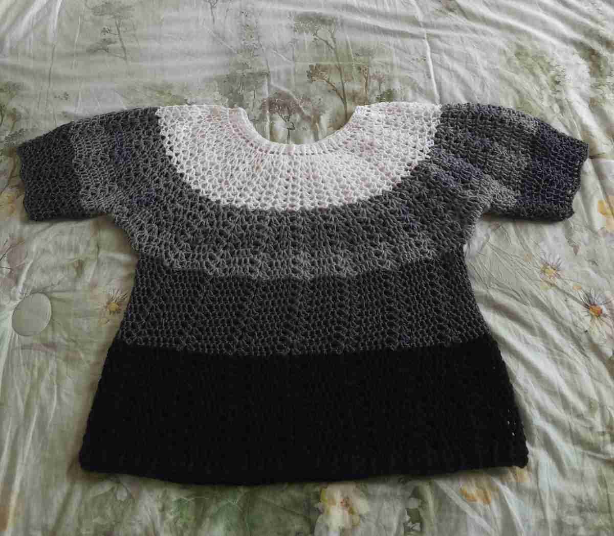 Top crochet charme irrésistible pour une allure unique