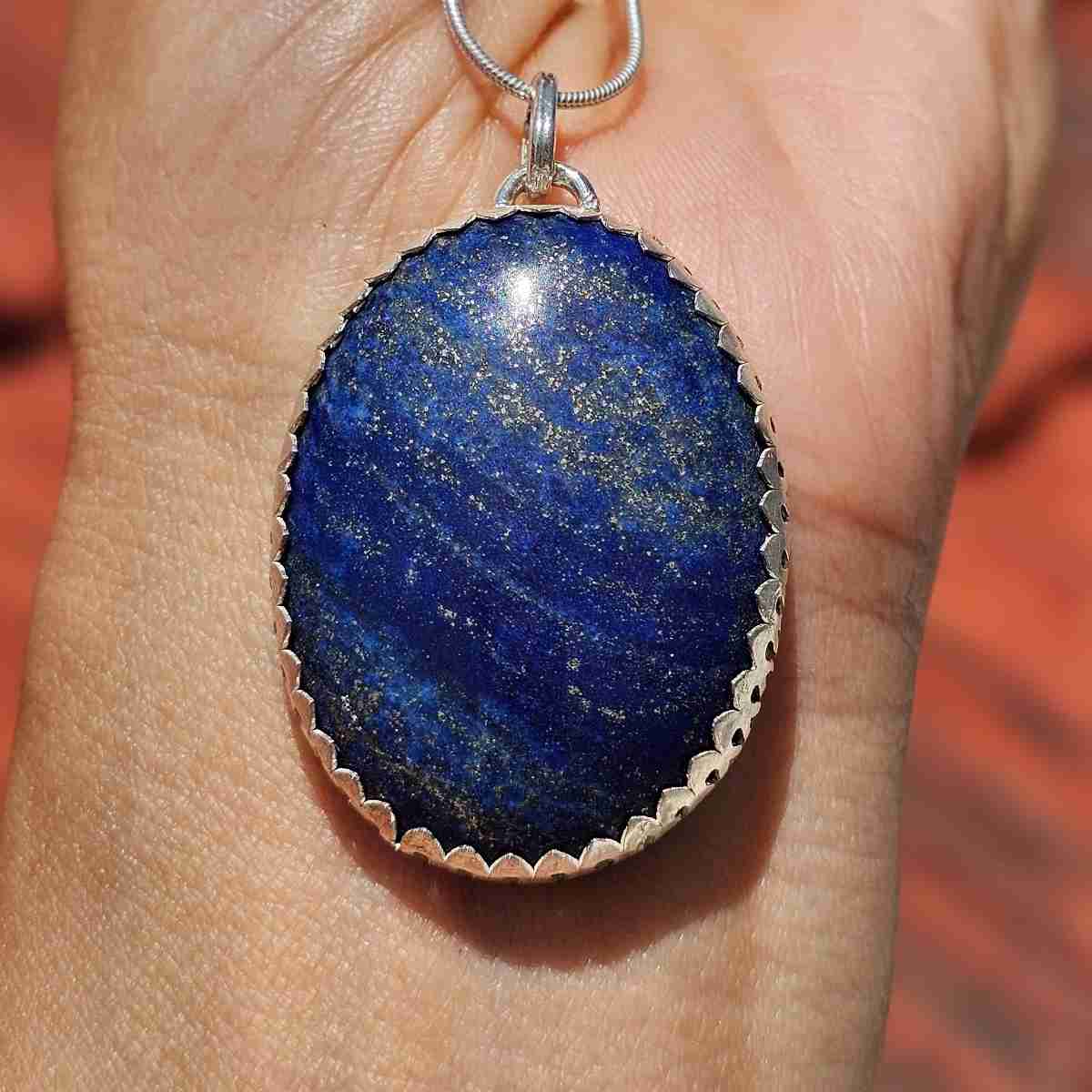 Collier lapis lazuli en argent massif pour un style unique