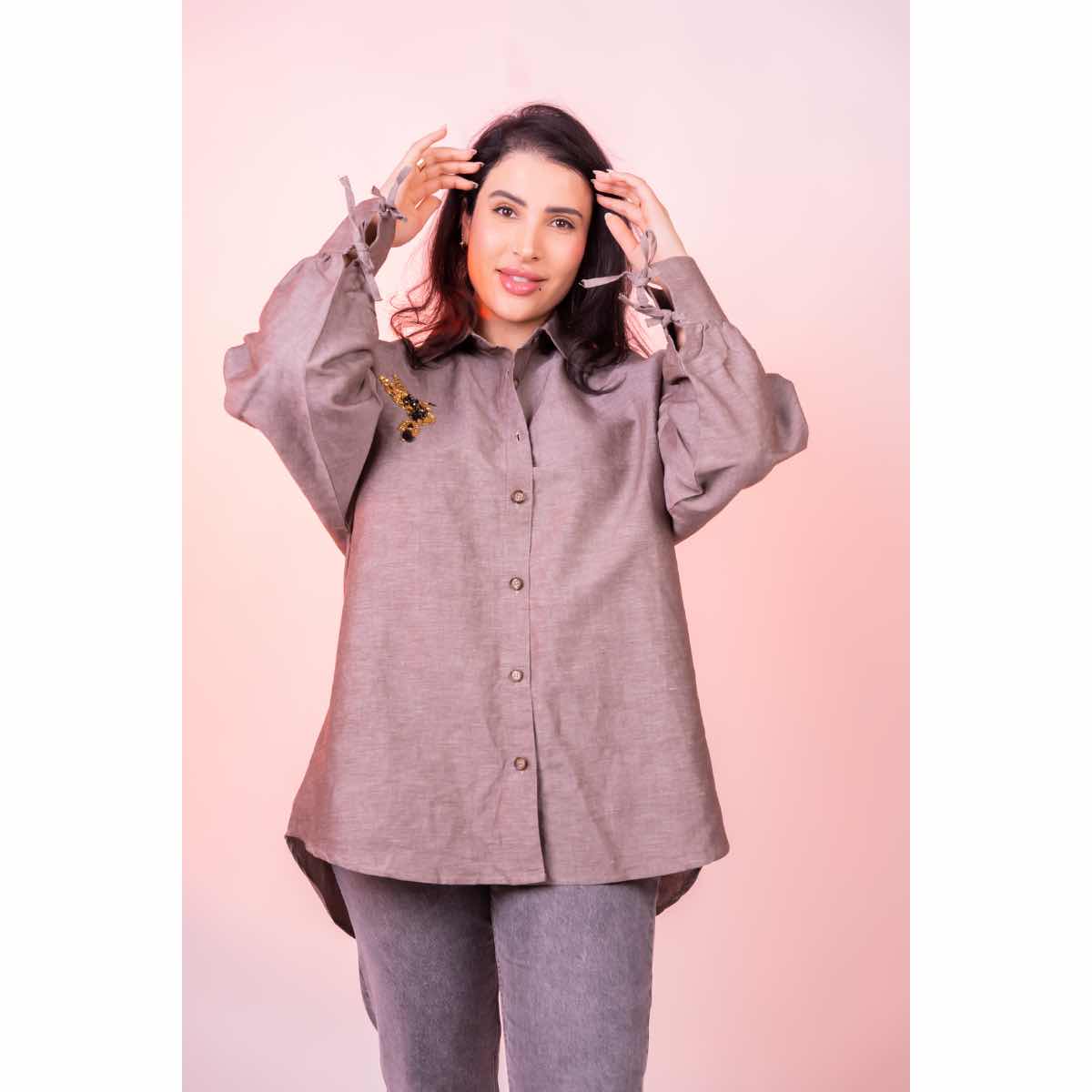Chemise en lin brodée à la main