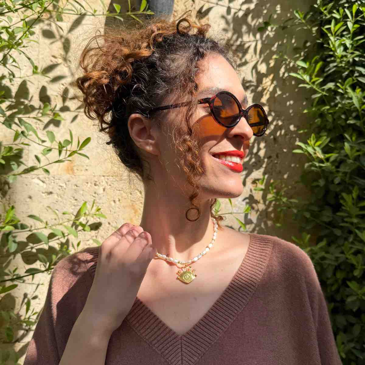 Collier œil en laiton et perle pour un style irrésistible
