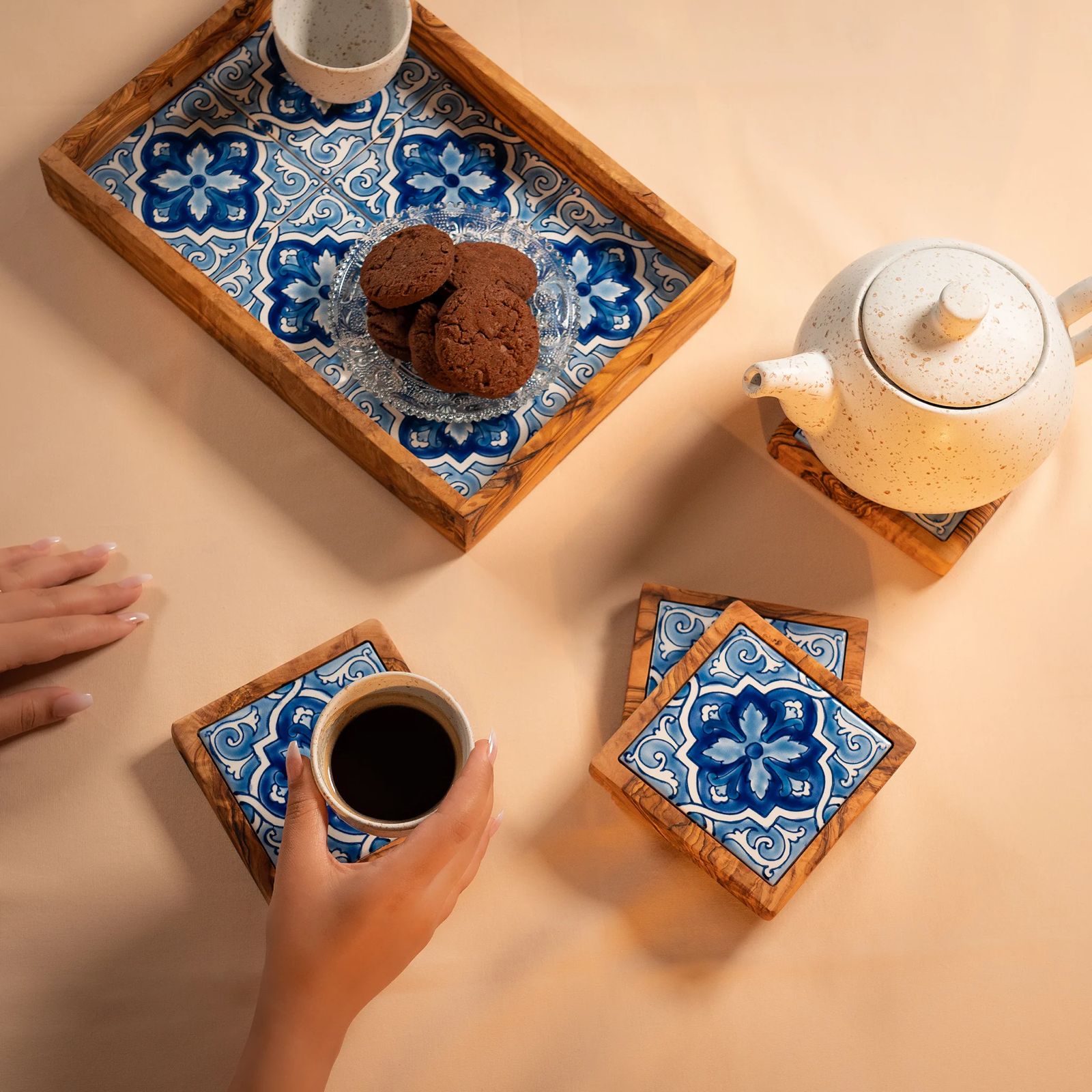 Plateau en bois d'oliviers et céramique