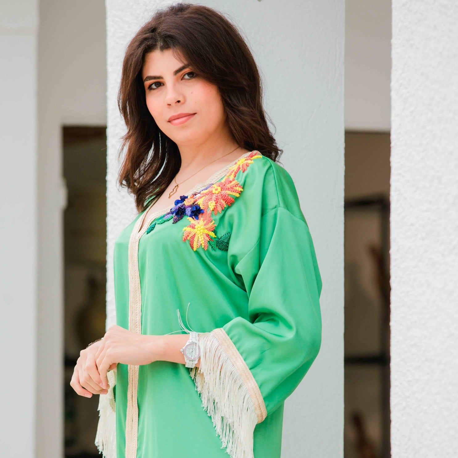 Robe jebba verte col en V bordé de finitions dorées - artisanat Tunisien fait main | ILEYCOM