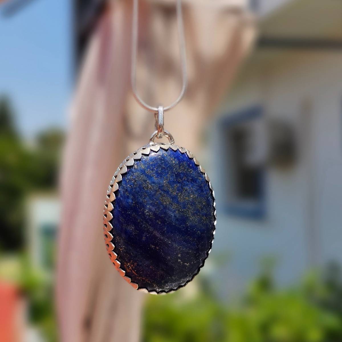 Collier lapis lazuli en argent massif pour un style unique