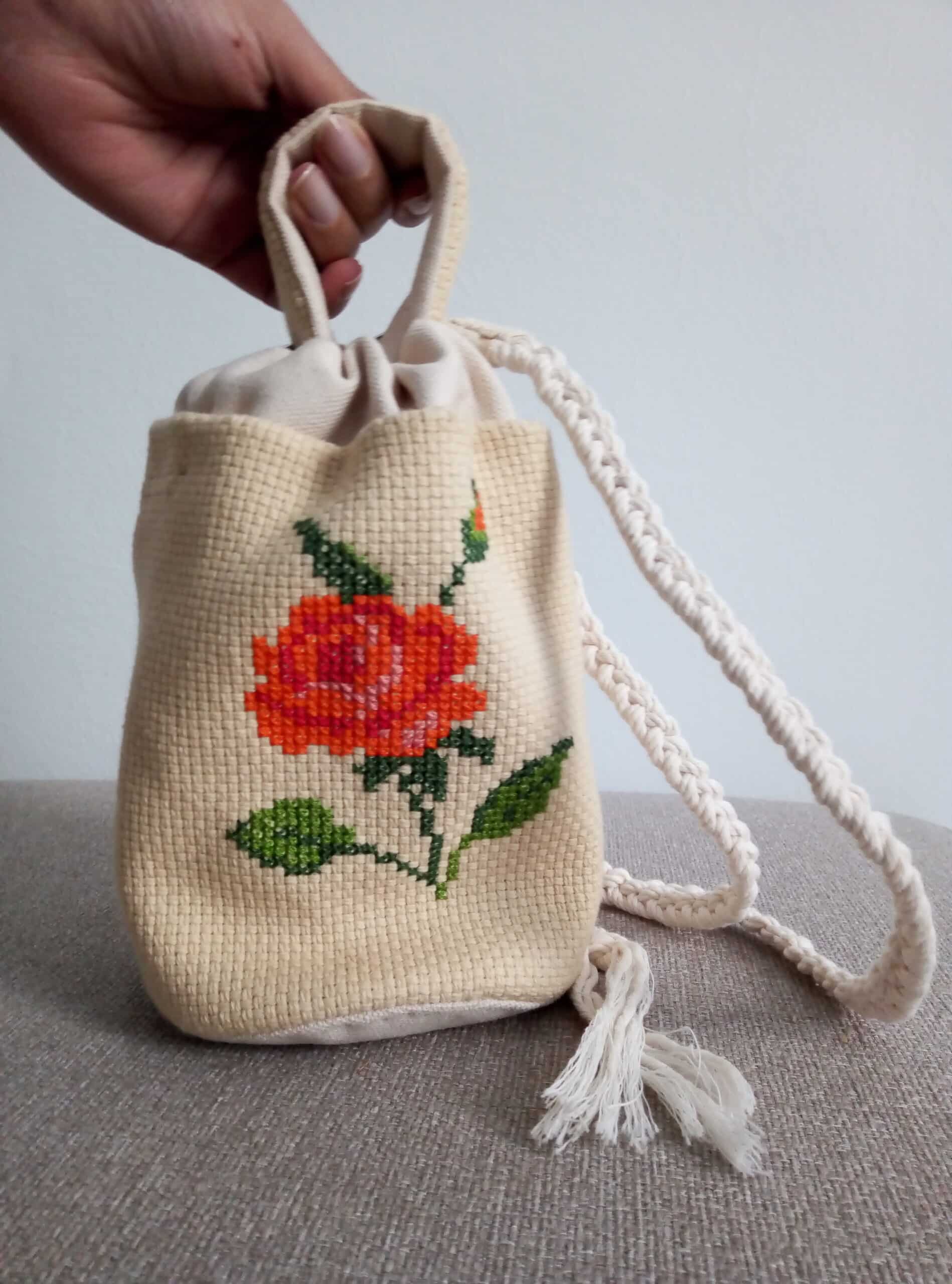 Sac Convertible brodé à la main en Point de Croix - artisanat Tunisien fait main | ILEYCOM