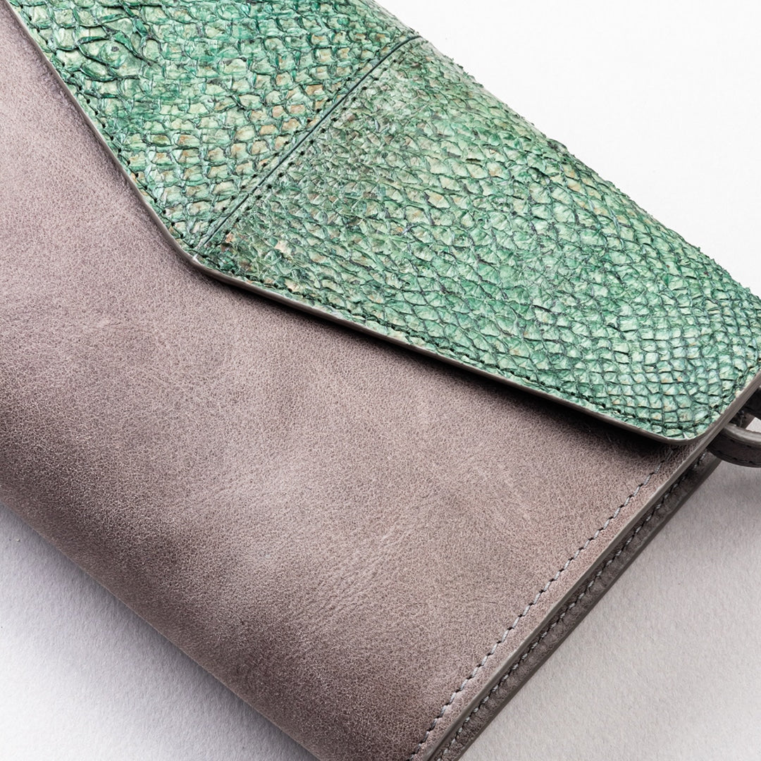 Pochette cuir de saumon Greeny