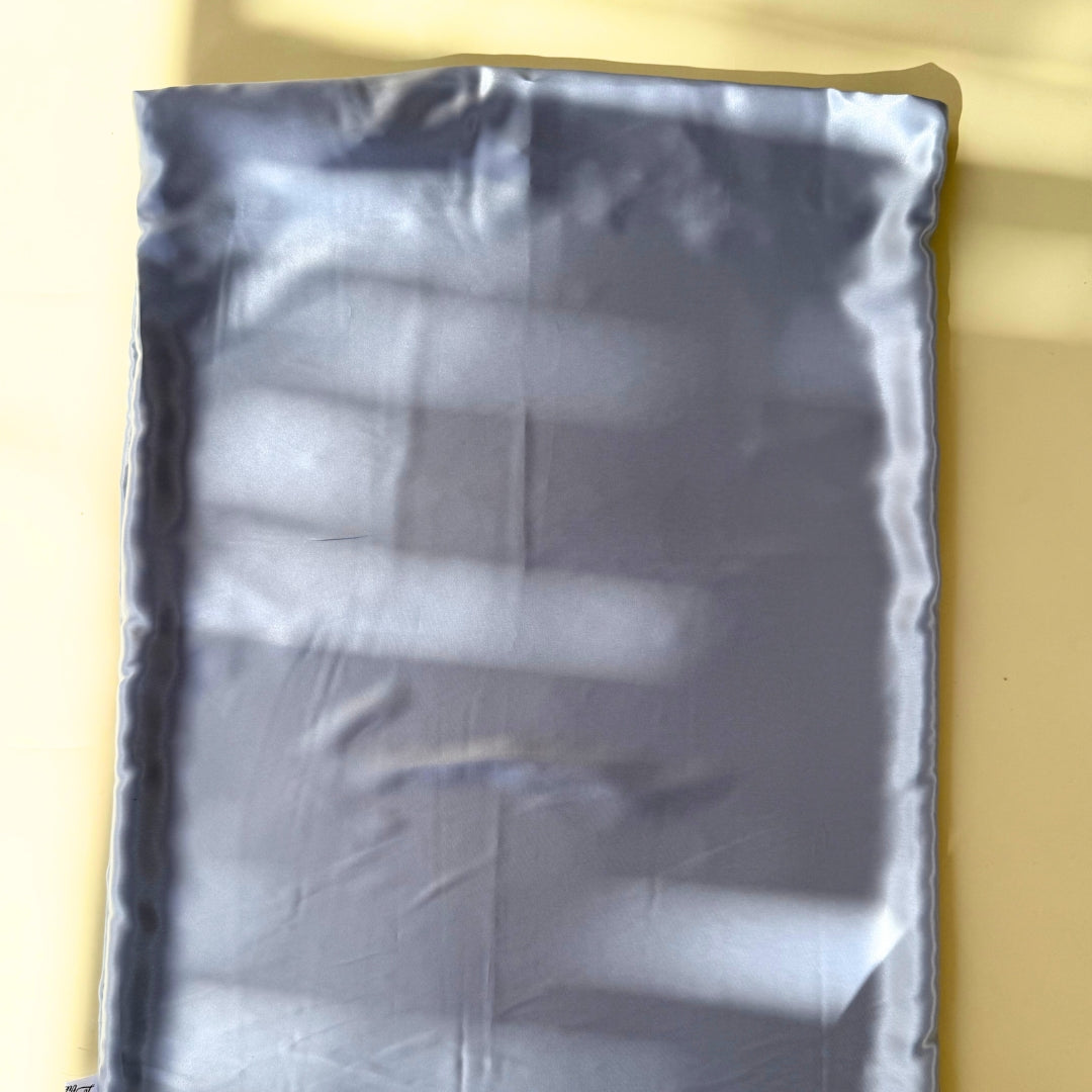 Taie d'Oreiller Satin Bleu Ice - Luxe Douceur pour Cheveux et Peau