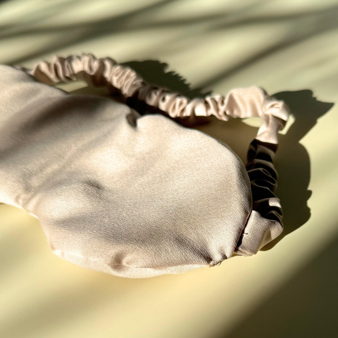 Masque de Sommeil en Satin Luxe Beige Anti-Lumière