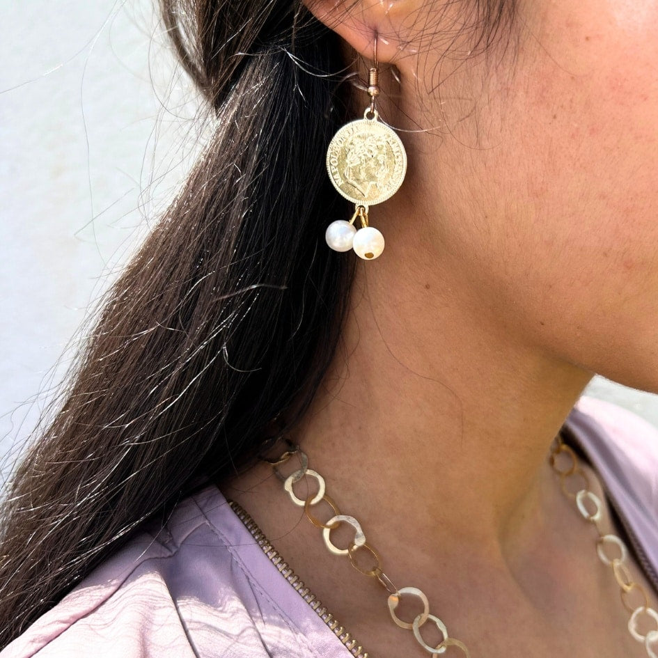 Set collier et boucles d'oreilles doré avec des perles en blanc - artisanat Tunisien fait main | ILEYCOM