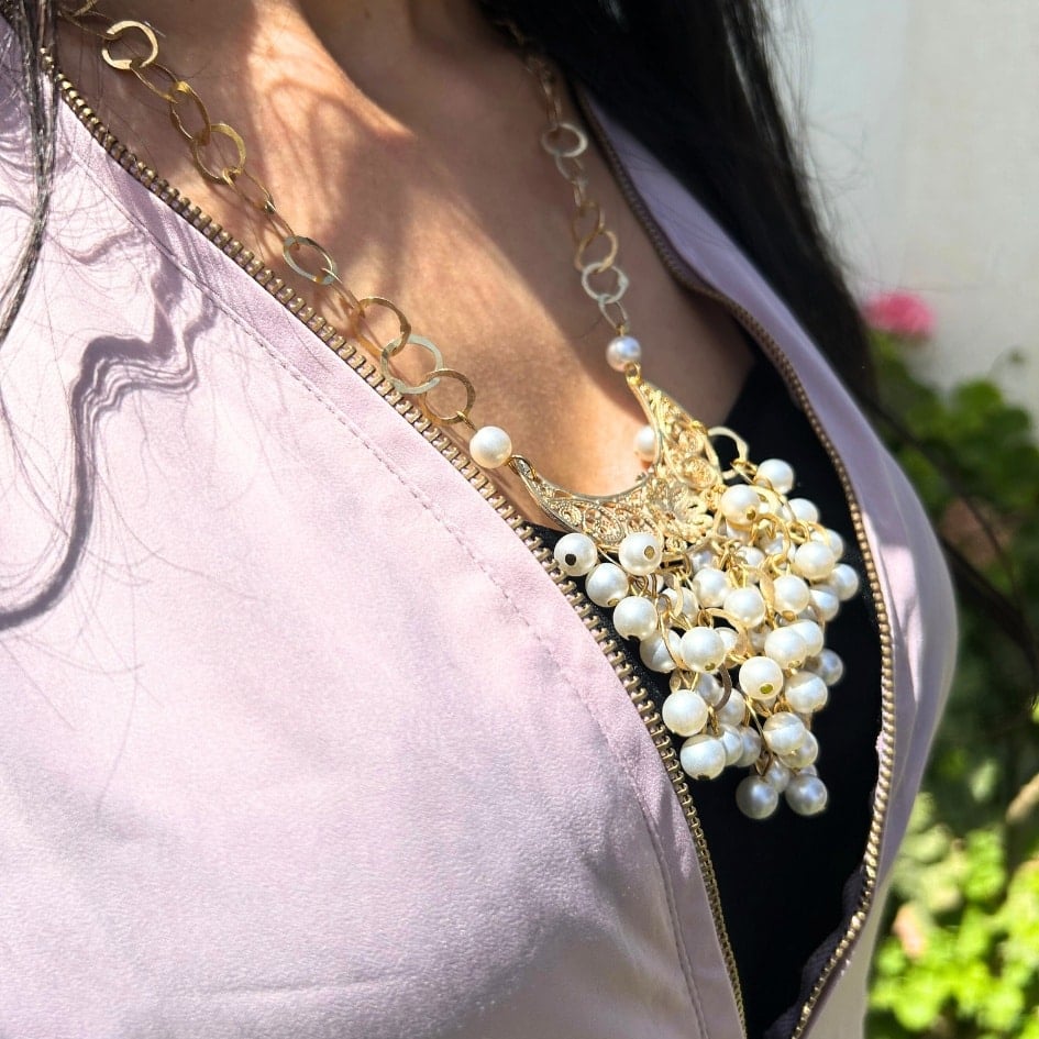 Set collier et boucles d'oreilles doré avec des perles en blanc - artisanat Tunisien fait main | ILEYCOM