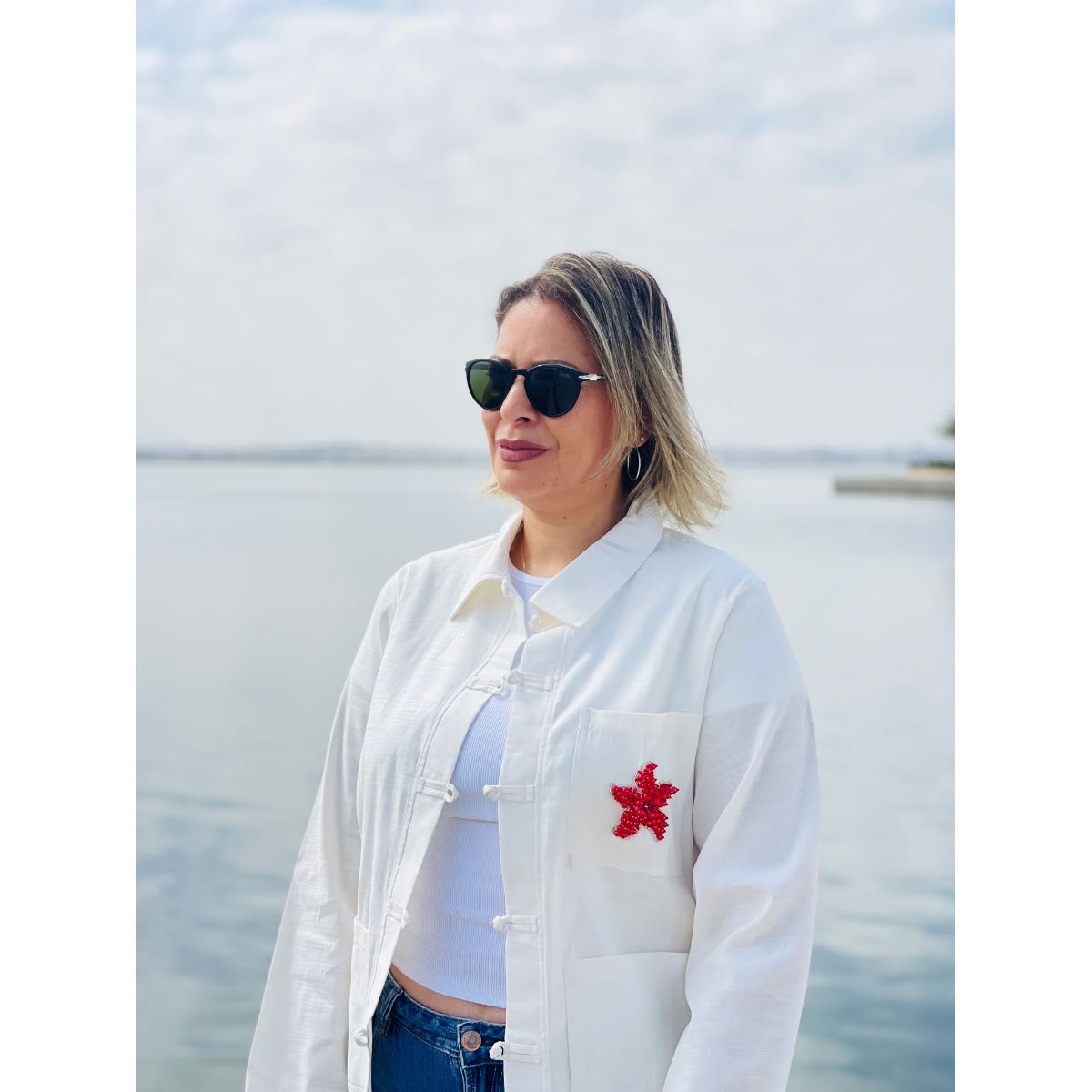 Veste brodée en lin blanc artisanale unique pour un style chic