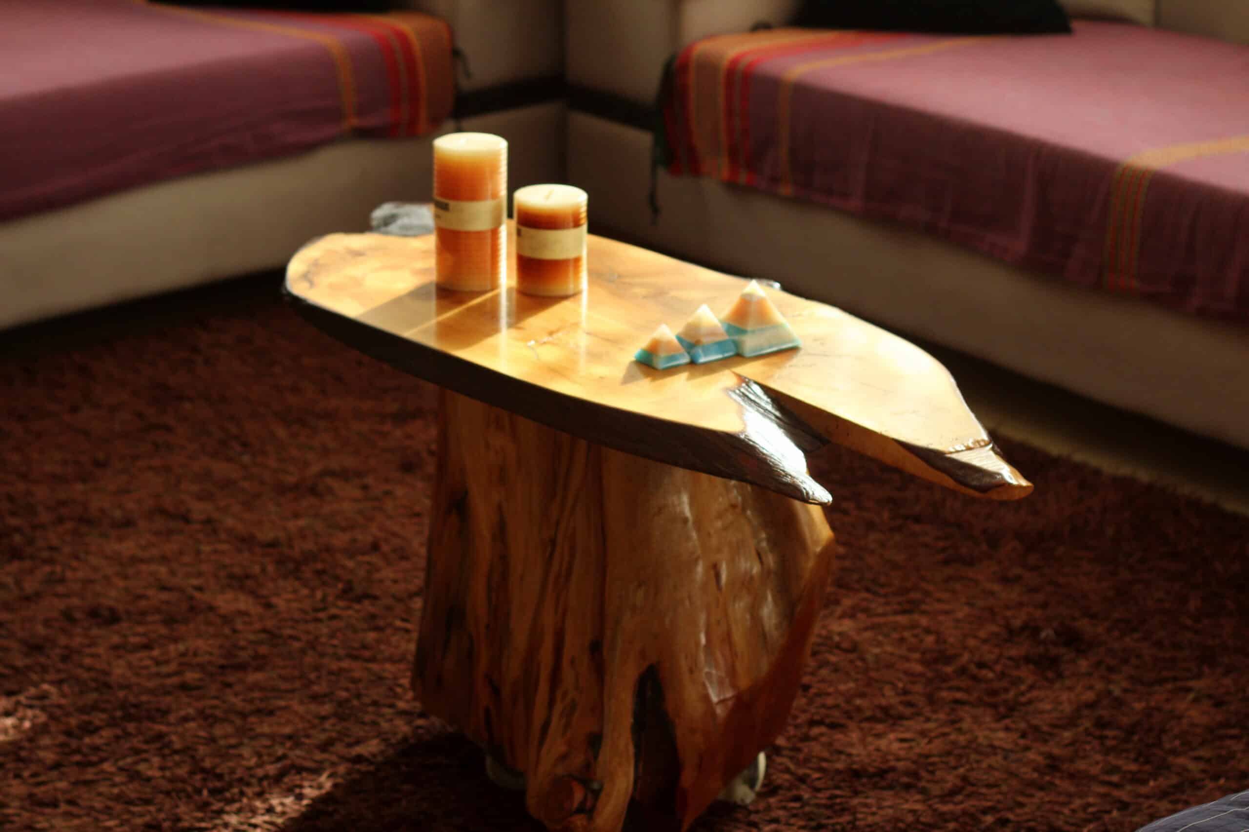 Table basse bois mobile en pin, élégance rustique garantie