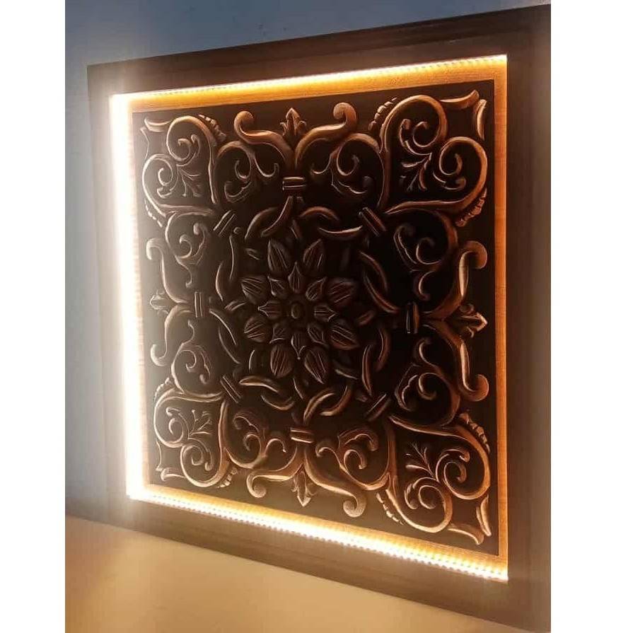 tableau en bois sculpté à la main avec éclairage élégant