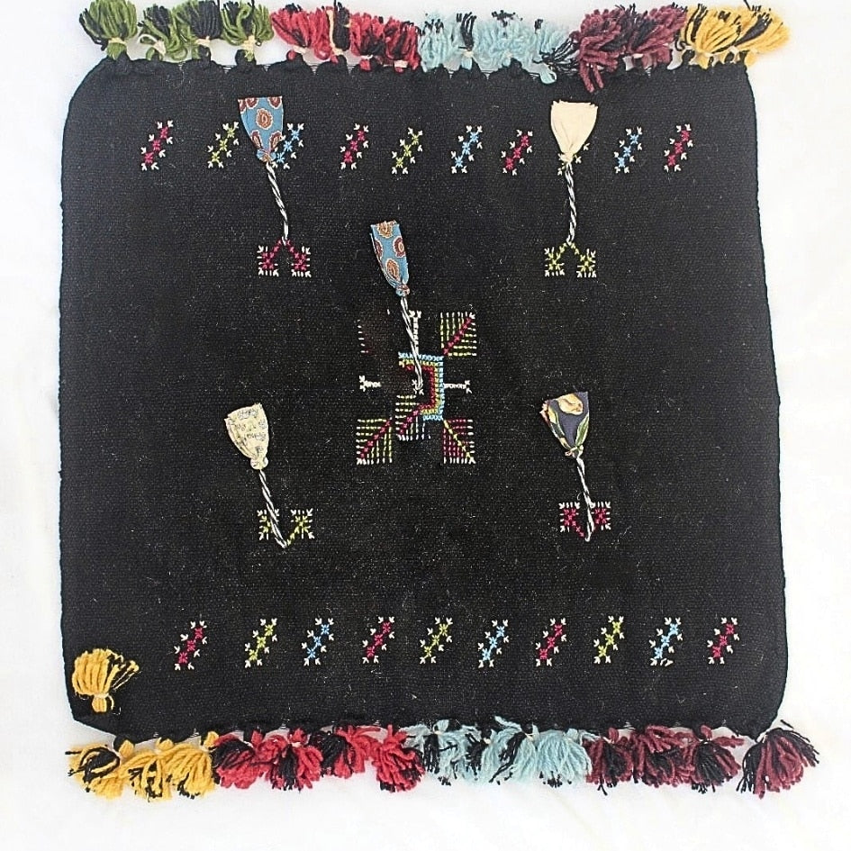 Tapis en Laine avec Broderie Traditionnelle de Kerkennah - artisanat Tunisien fait main | ILEYCOM
