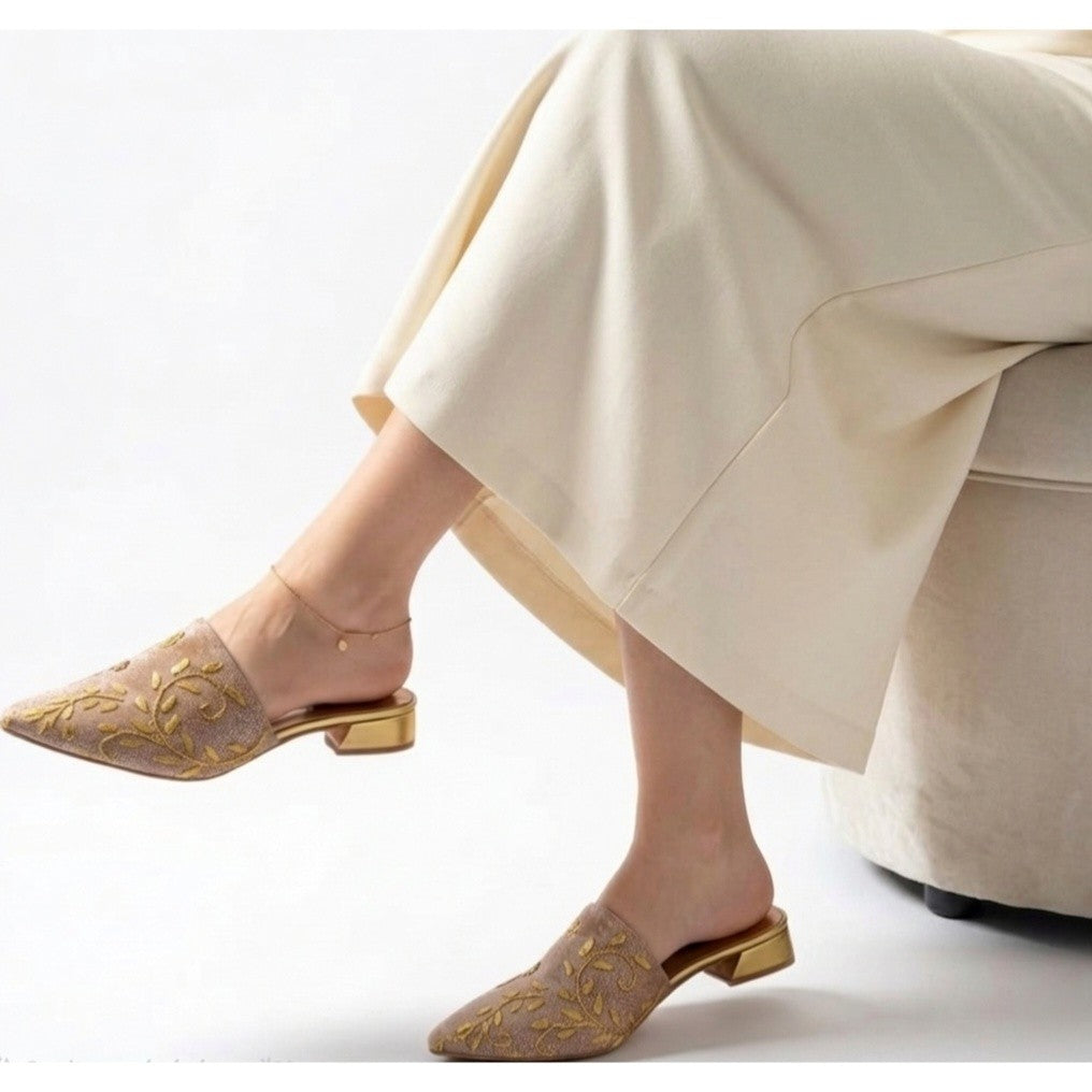 mule brodée dorée lisse pour un style élégant et exclusif