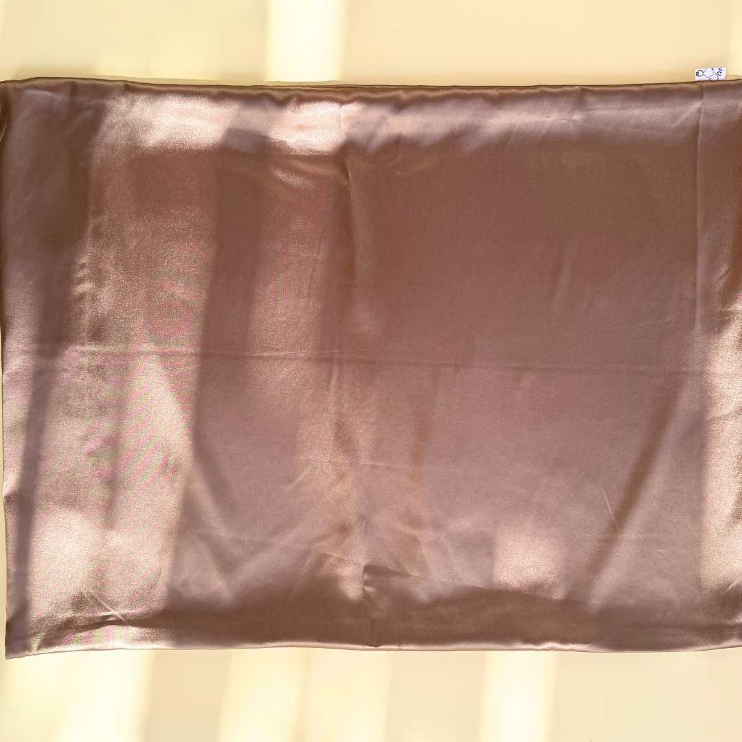 taie d'oreiller satin marron 65x50 cm pour des cheveux et peau sublimés