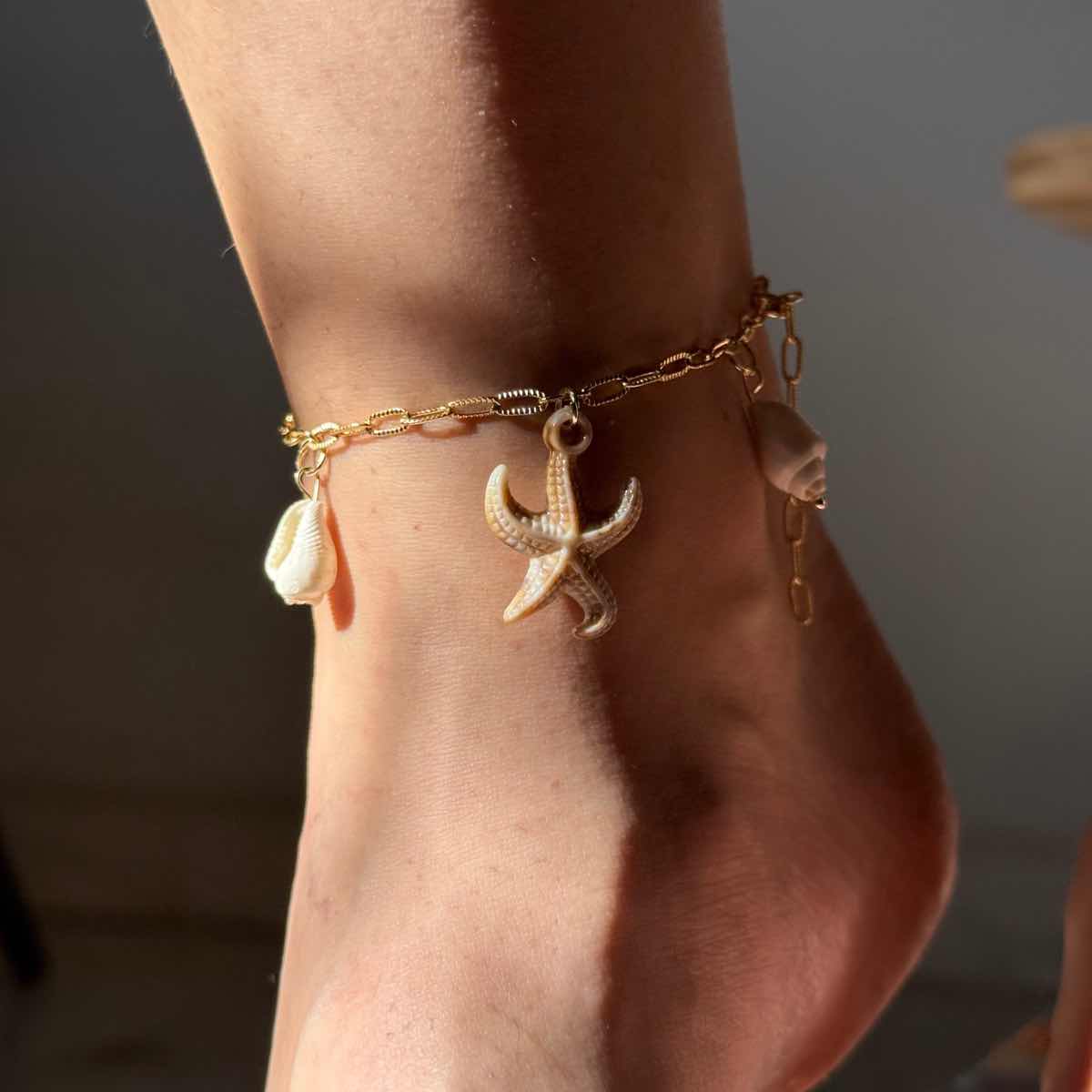 Bracelet cheville tendance pour un style unique et irrésistible