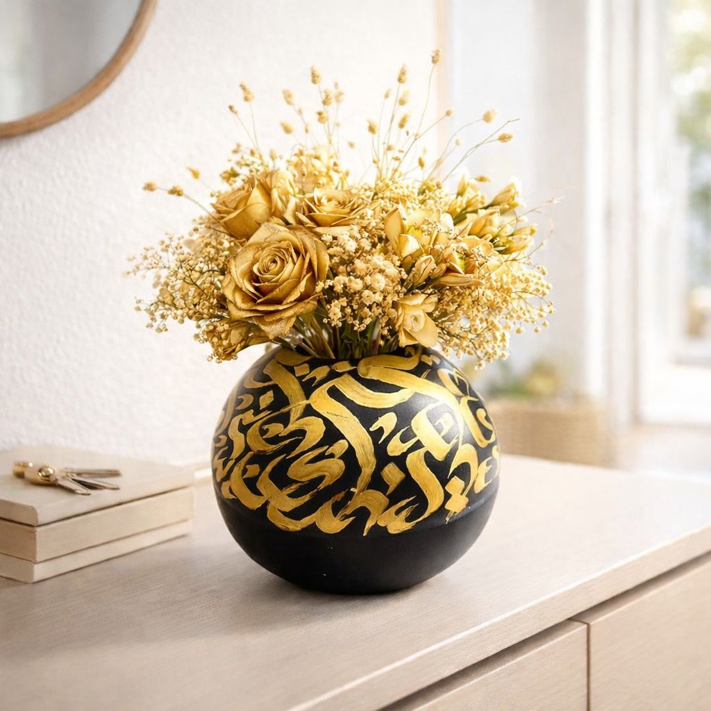 Vase boule en calligraphie arabe - noir et or
