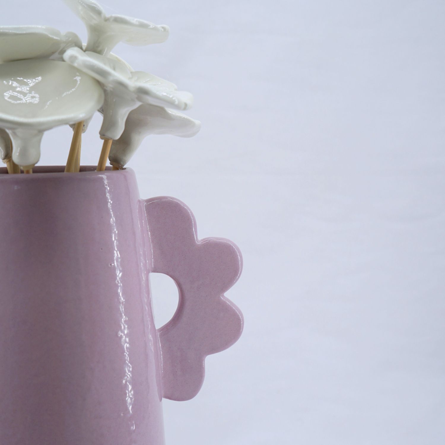 Vase décoratif rose pastel en céramique – Fait main