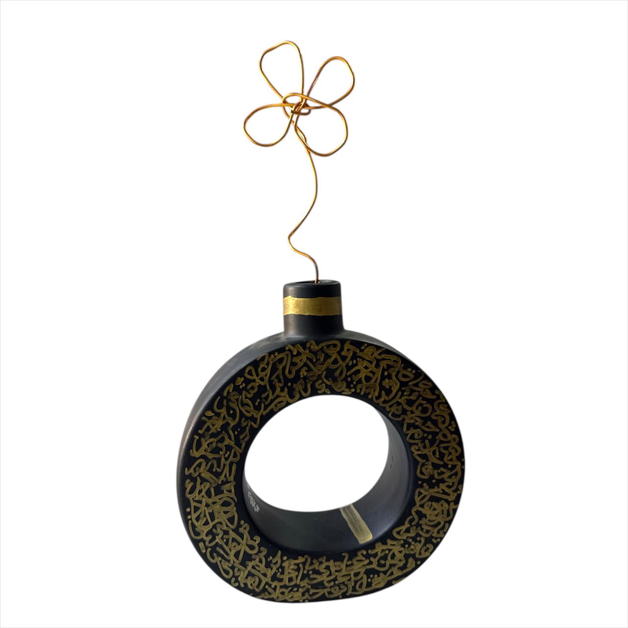 Vase soliflore en calligraphie et sa fleur