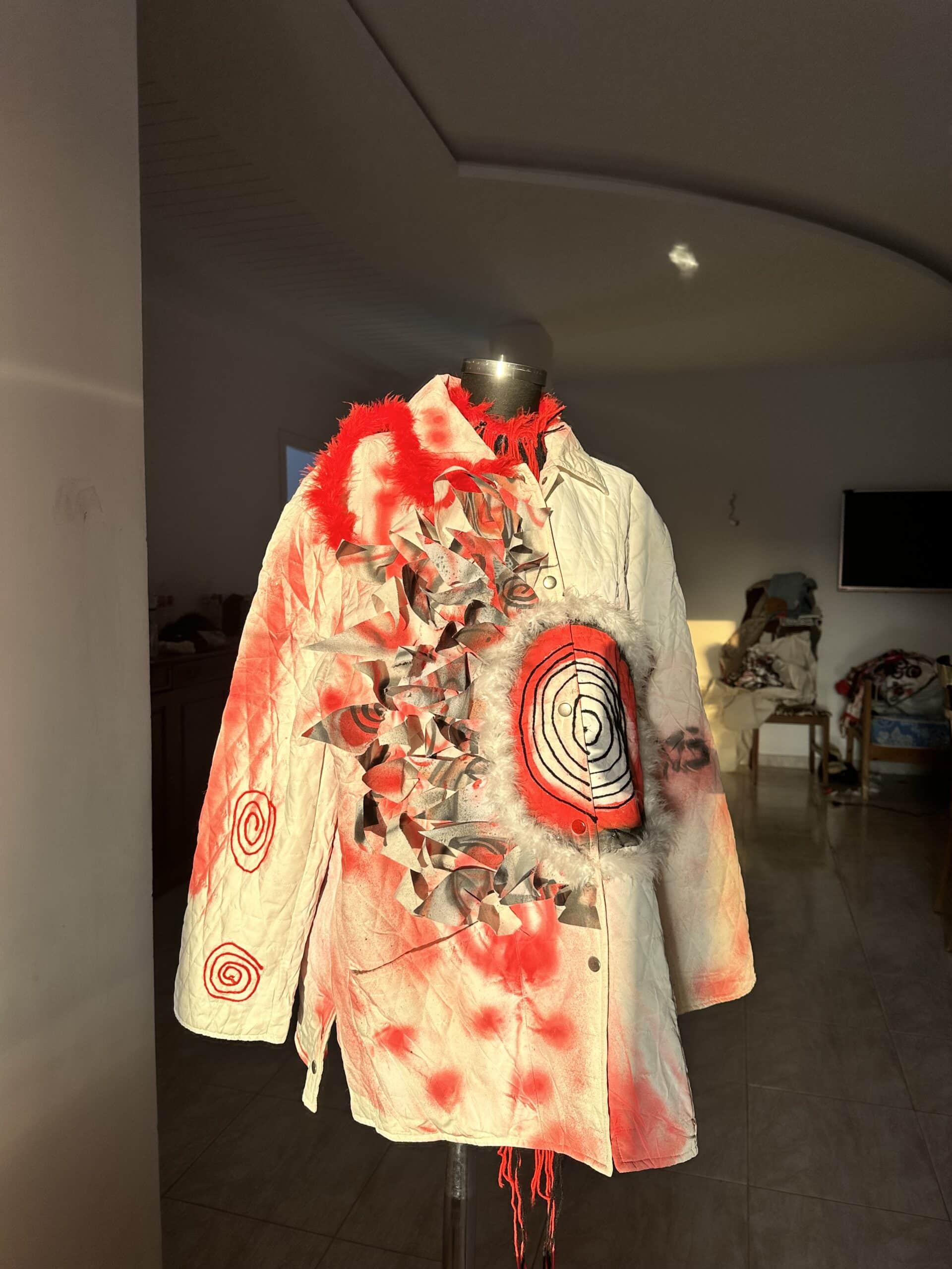 Veste Rouge Upcyclée – Larme Perdu – Pièce Unique - artisanat Tunisien fait main | ILEYCOM