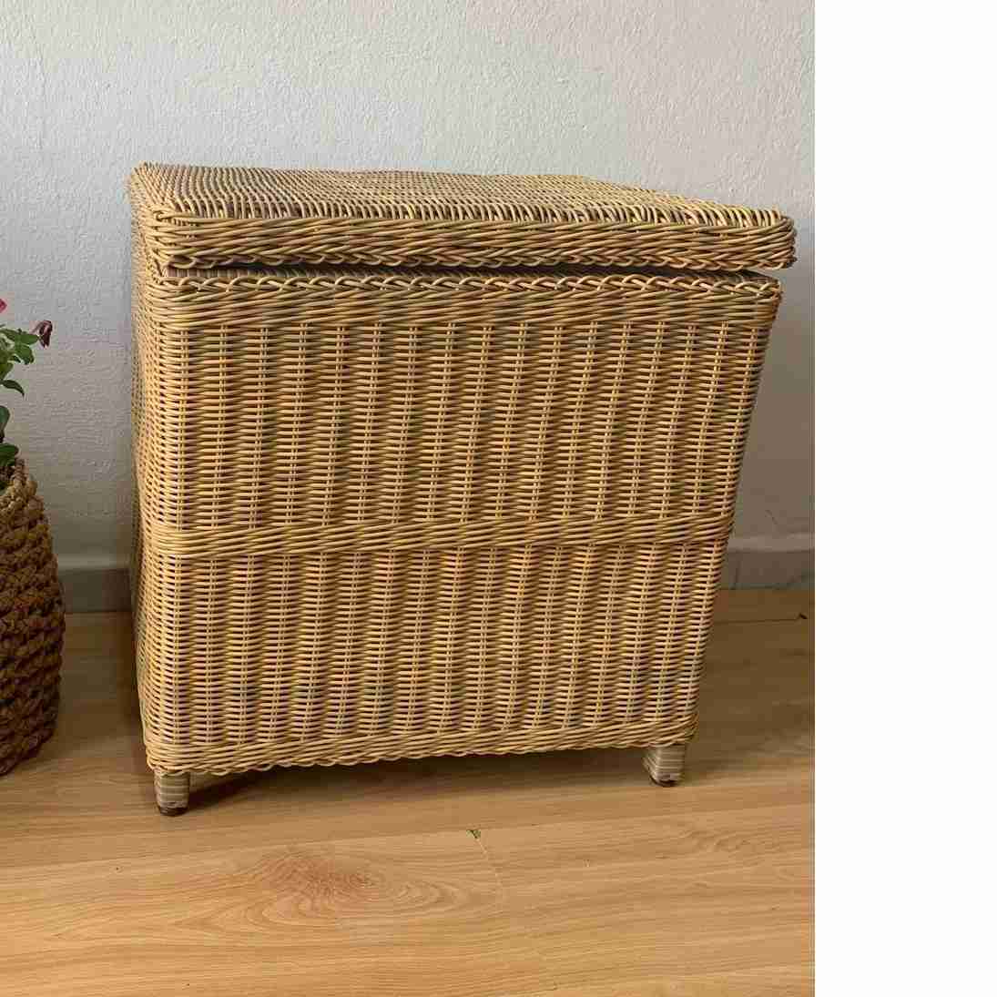 coffre rotin synthétique élégant pour un rangement stylé 50x42x50