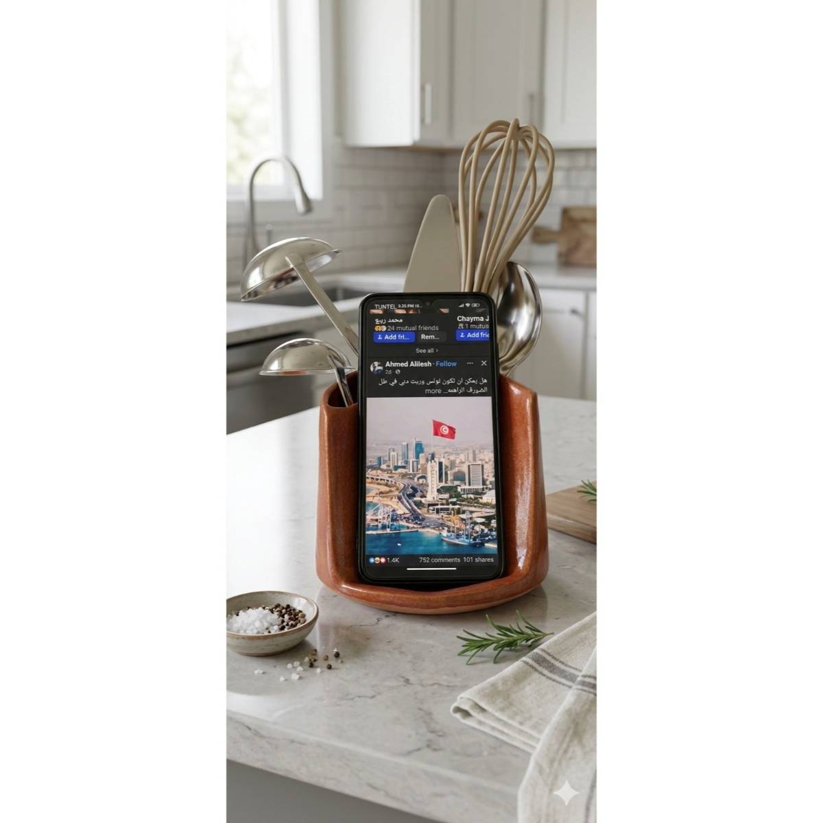 Support téléphone premium pour cuisine avec porte couverts élégant