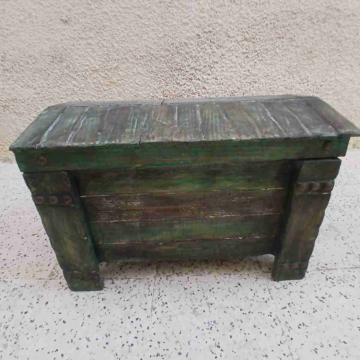 Coffre en bois élégant pour un rangement stylé et pratique