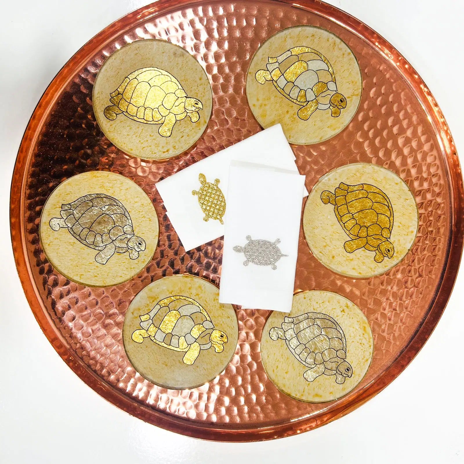 Serviettes à thé brodées au motif de TORTUES dorées