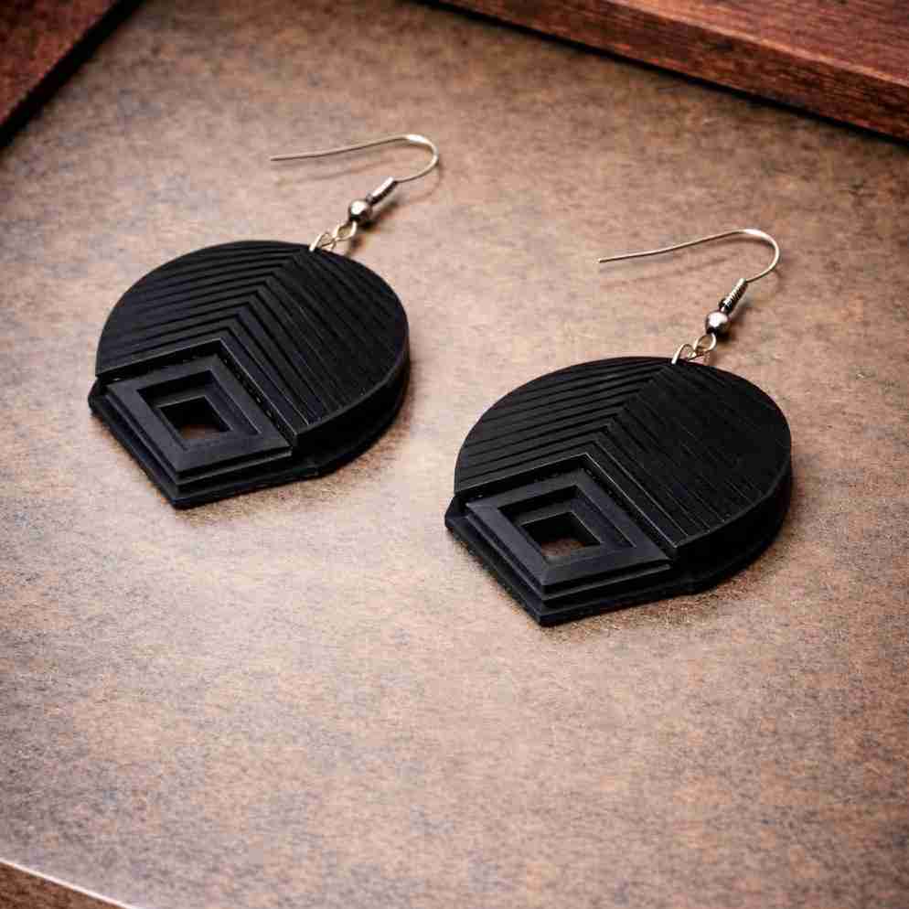 Boucles d'oreilles en cuir noir origami pièce unique