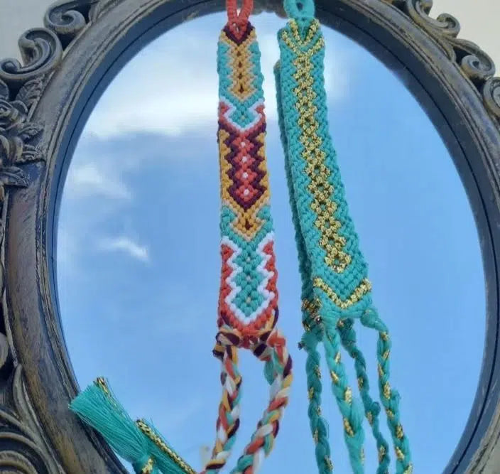 Bracelet brésilien fait main en coton multicolore irrésistible