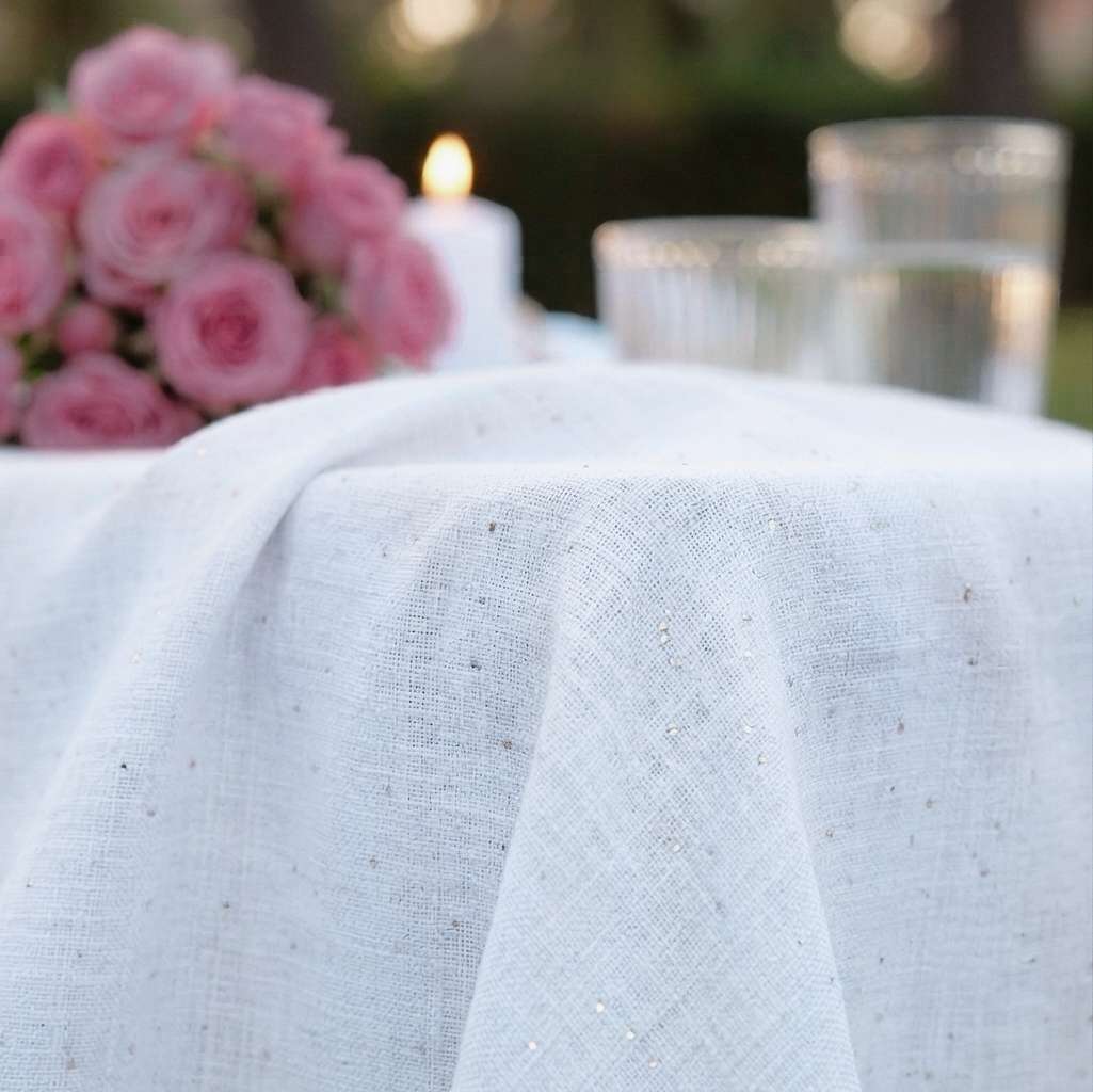 nappe élégante pour une table raffinée en blanc 250x150 cm