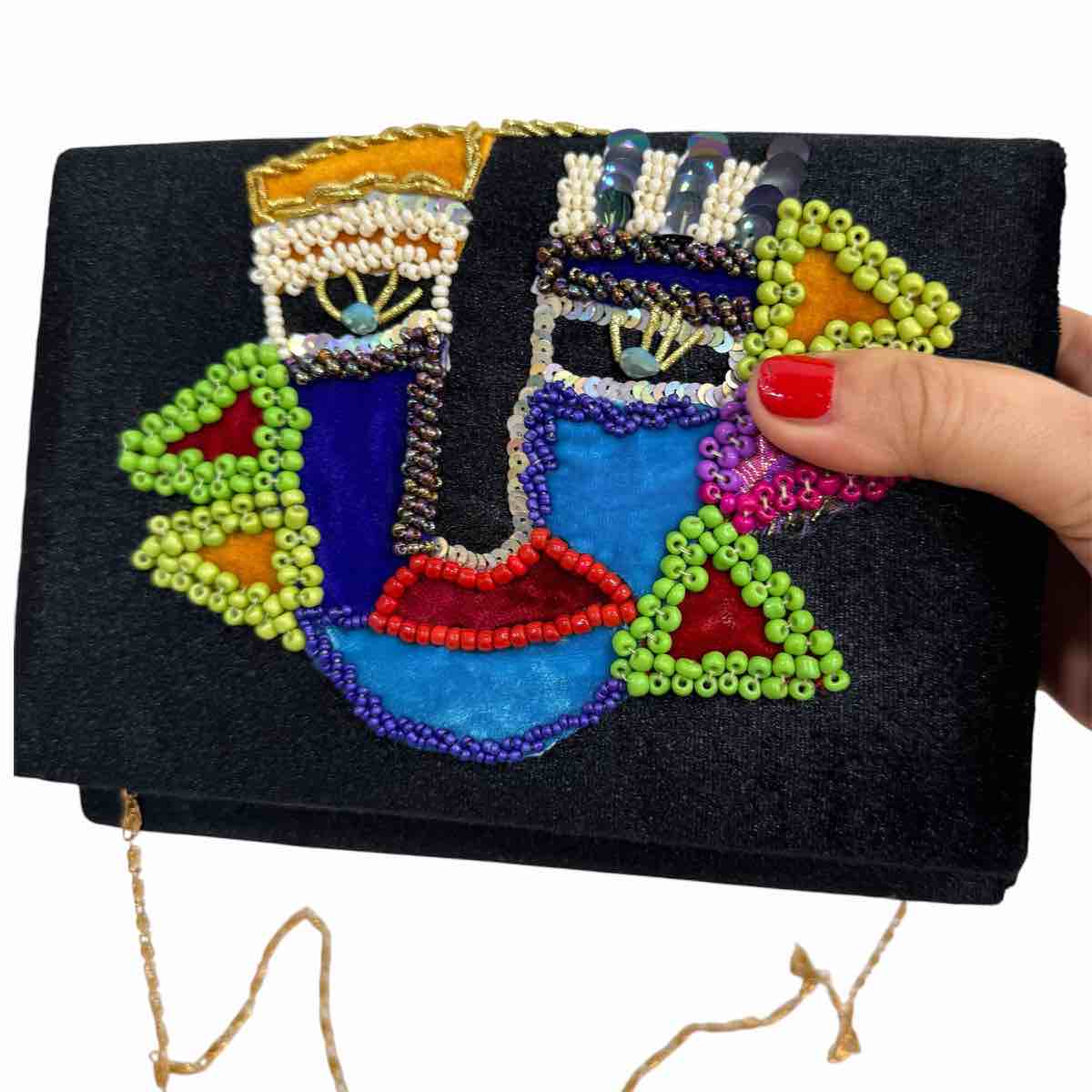 pochette velours noir avec intérieur satin bleu