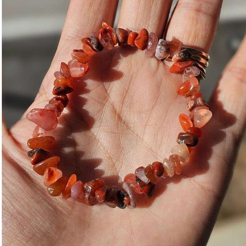 bracelet agate rouge élastique baroque pour une élégance unique
