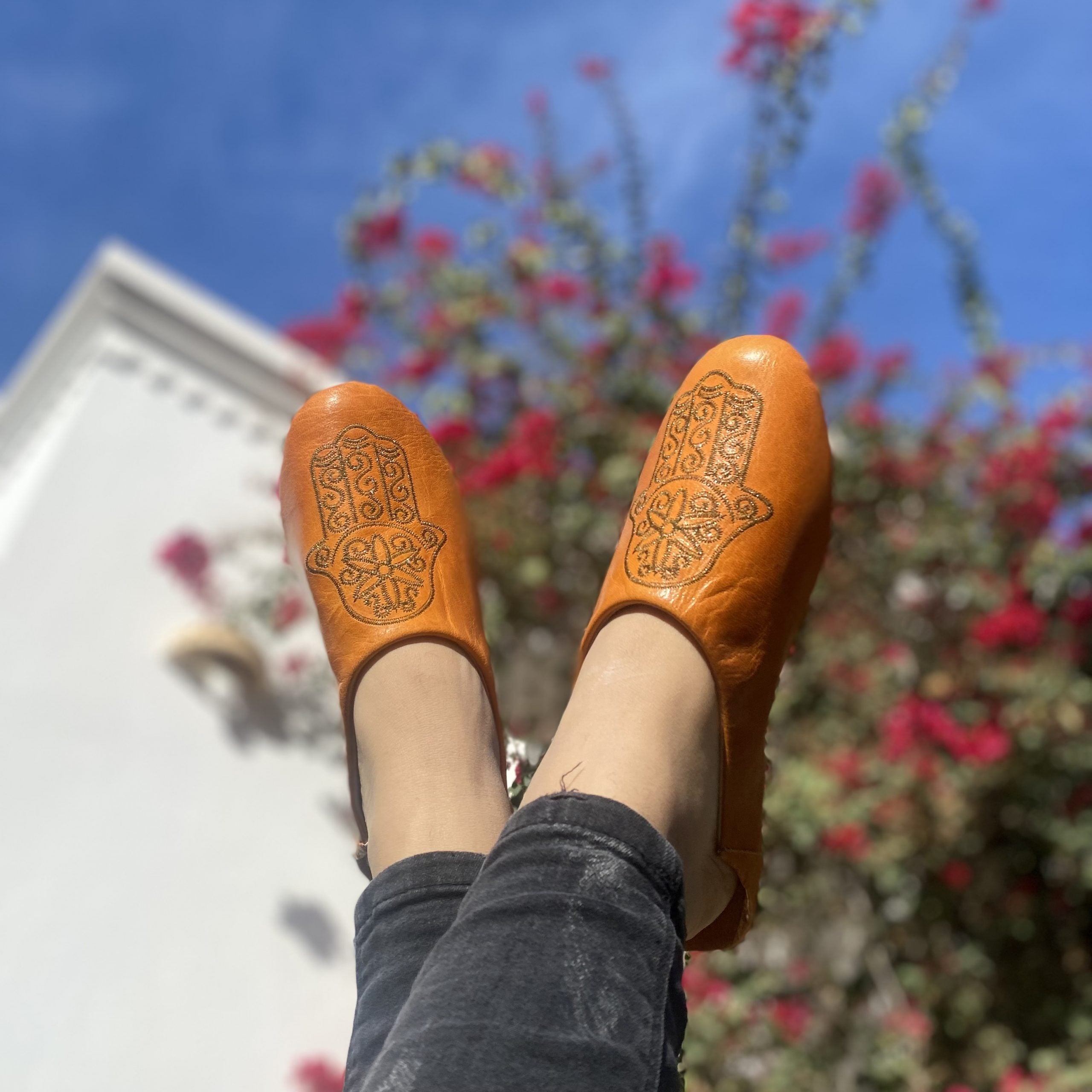 Babouche pour femmes brodée "Khmissa" en cuir véritable