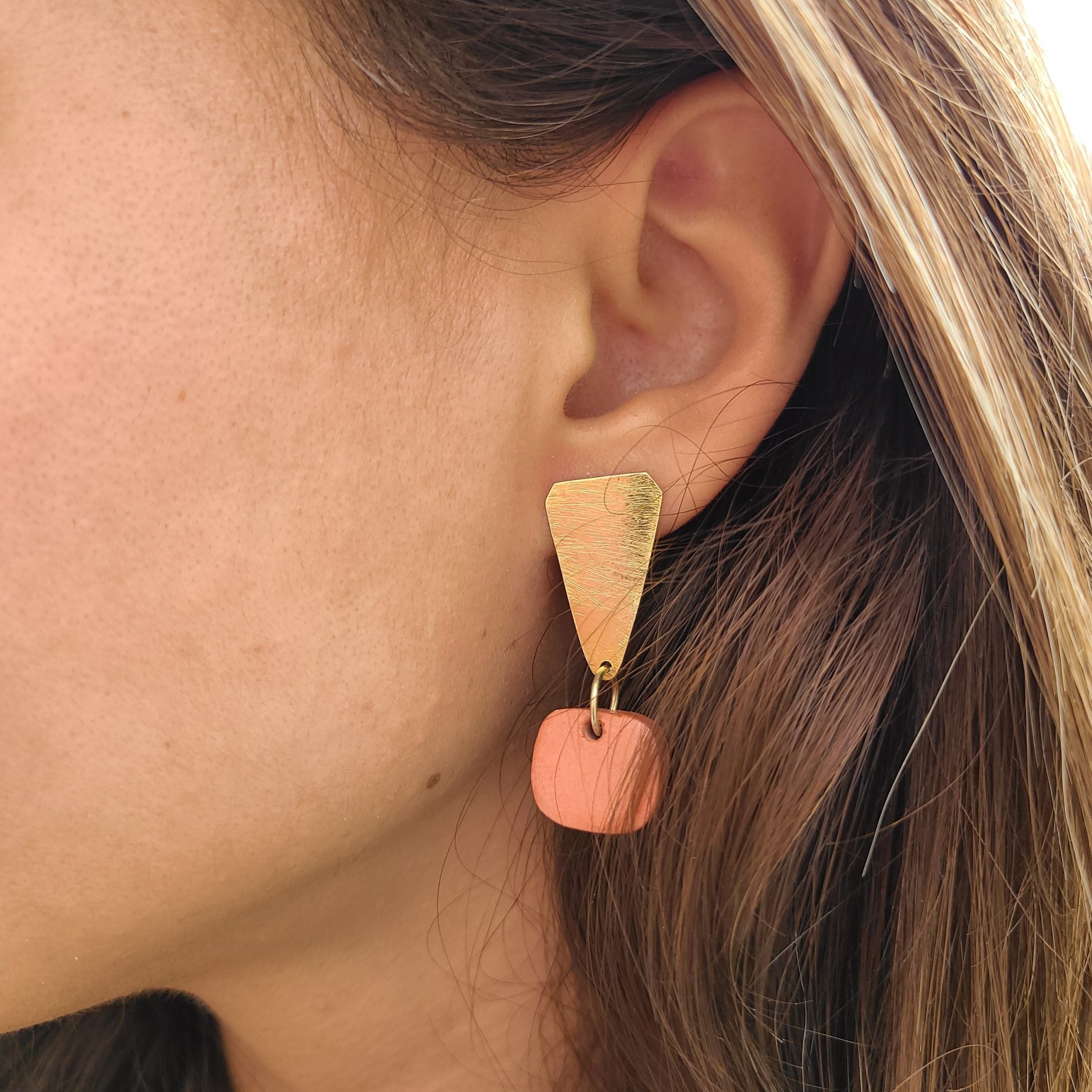 Boucles d'oreilles terracotta et doré pour femme