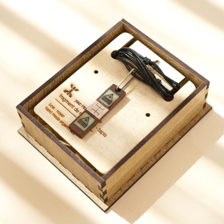 Collier berbère en bois noyer