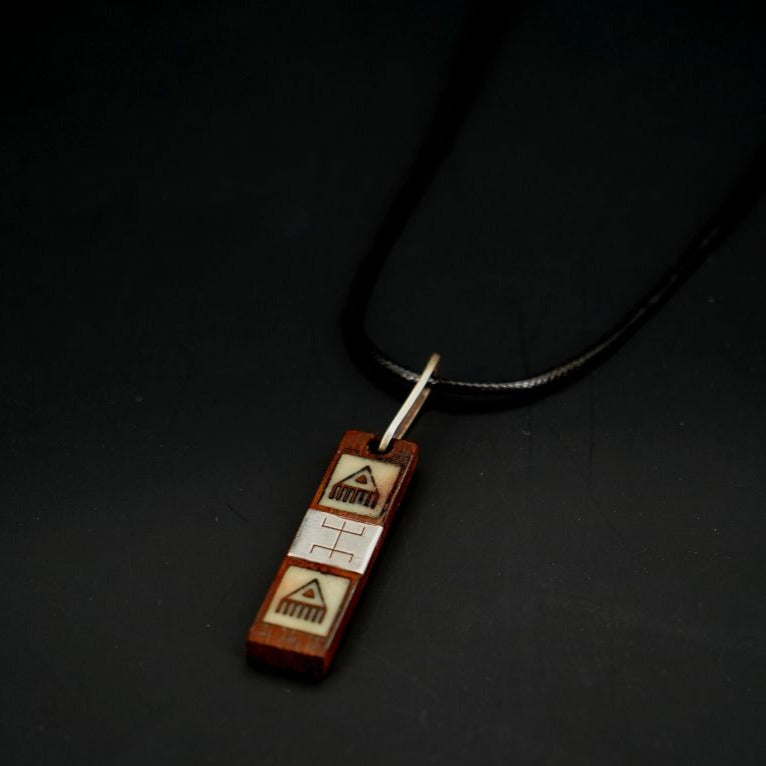 Collier berbère en bois noyer