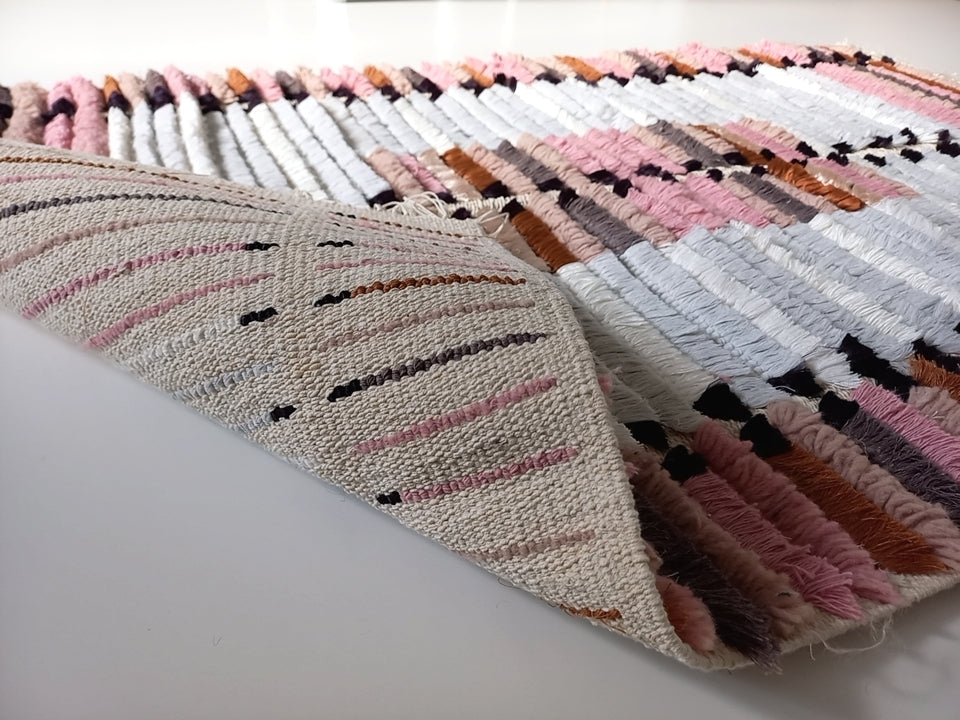 Tapis ‘three ways floral’ fait main, Tapis de matière noble, Tapis personnalisé, désigne revisité