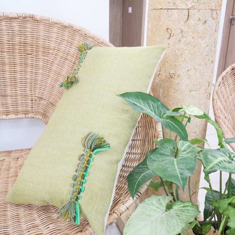 Coussin berbère, coussin hand made en Tunisie, coussin pistache motif en broderi - artisanat Tunisien fait main | ILEYCOM
