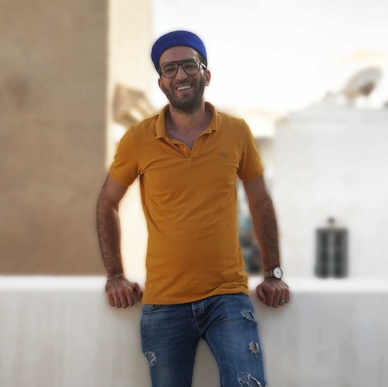 شاشية تونسية زرقاء مع بوم بوم من الصوف