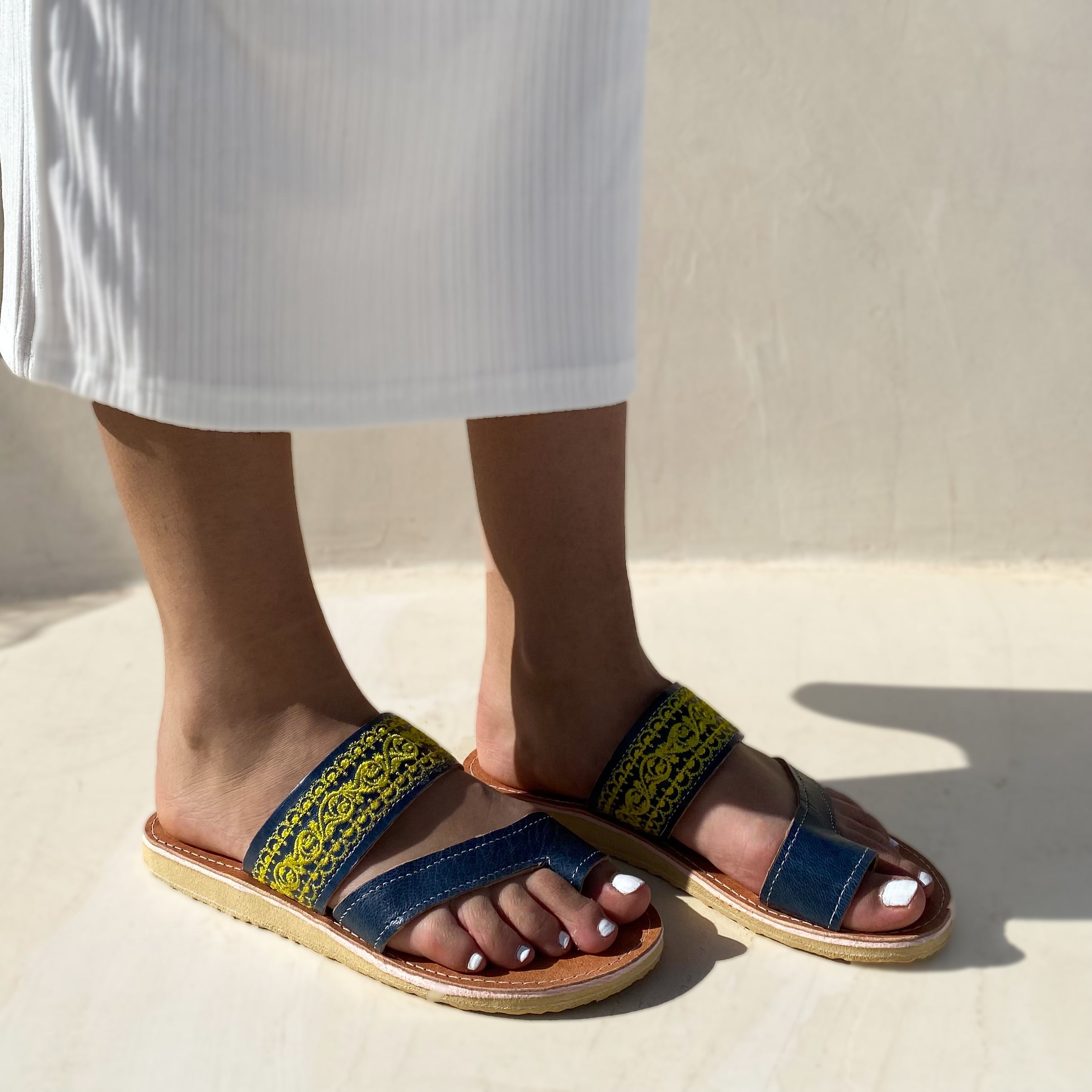 Mule pour femme Ghalia brodée en cuir véritable - artisanat Tunisien fait main | ILEYCOM