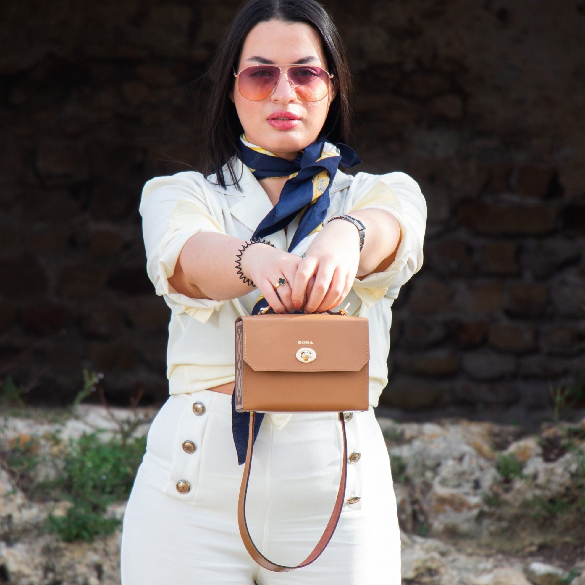 Sac à main beige rectangulaire en véritable cuir et bois d'acajou - artisanat Tunisien fait main | ILEYCOM
