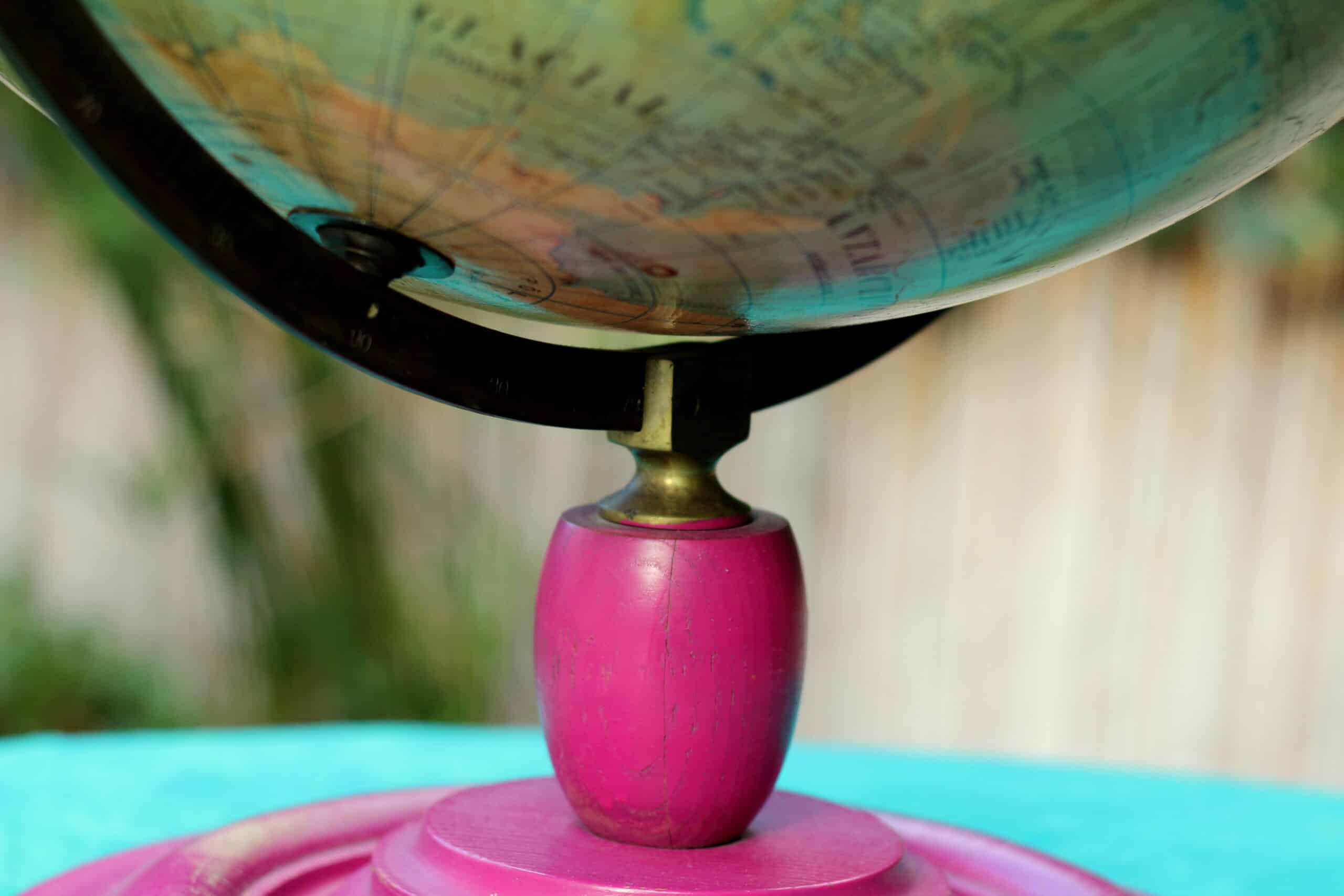 Globe vintage unique du début 20e siècle, allure historique séduisante