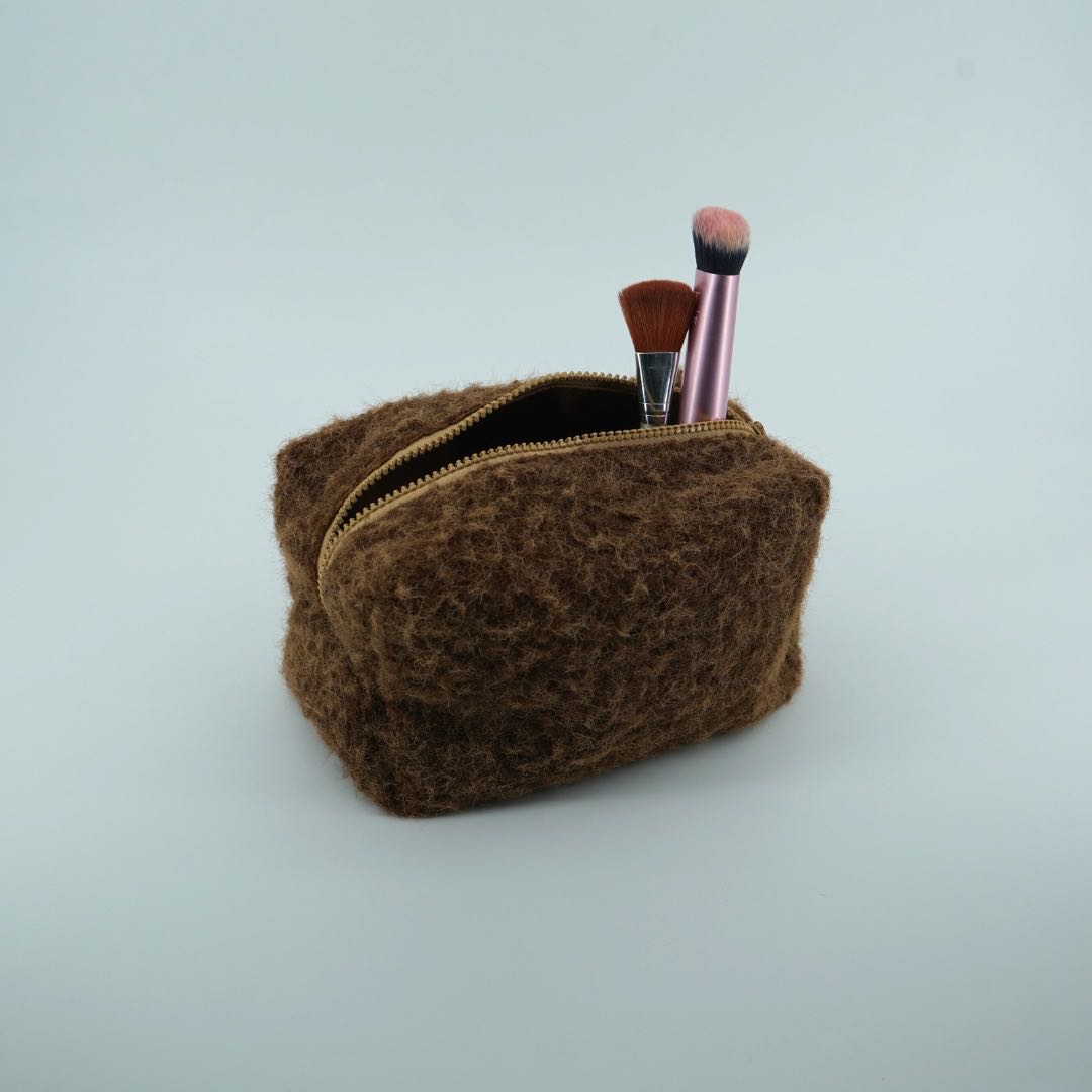 trousse maquillage marron élégante pour un rangement parfait
